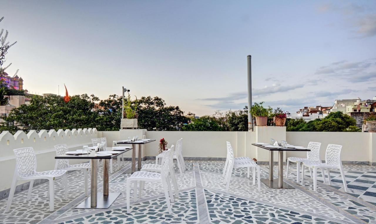 Hotel Treebo Jheel Mahal Udaipur Esterno foto