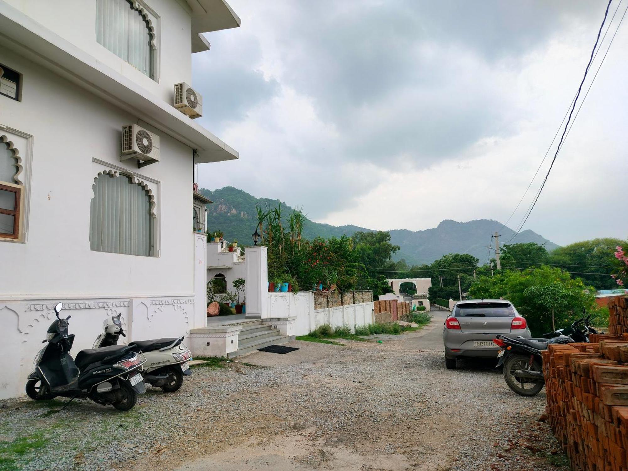 Hotel Treebo Jheel Mahal Udaipur Esterno foto